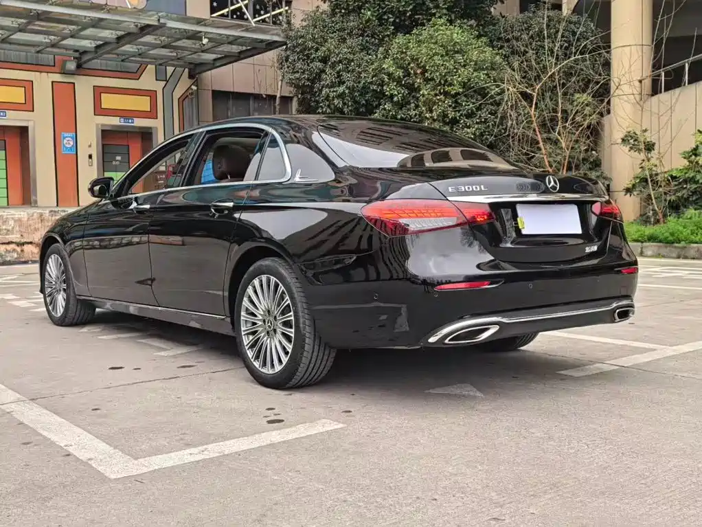 Mercedes-Benz E-Class — миниатюра 16