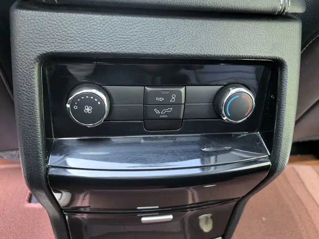 Ford Edge — миниатюра 12