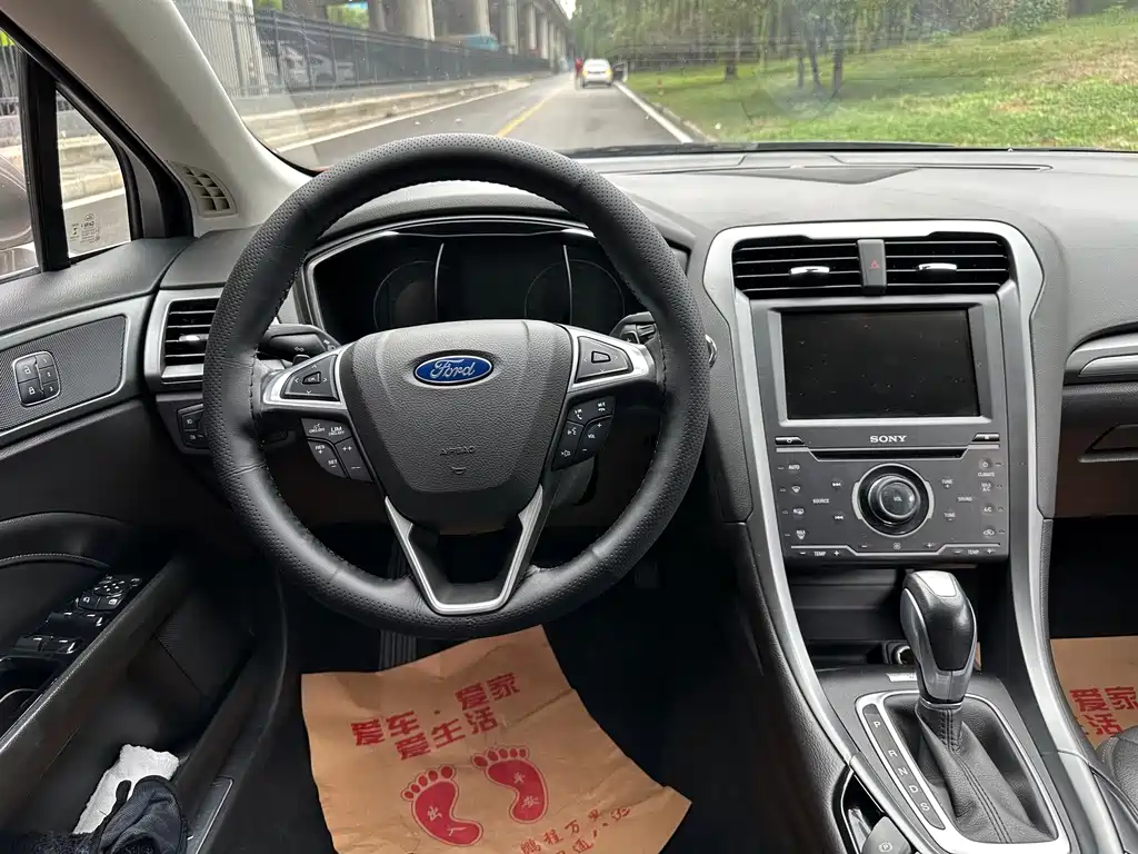 Ford Mondeo — миниатюра 7