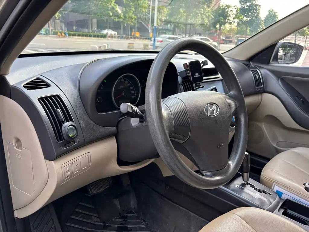 Hyundai Elantra 2011 1.6L AT Comfort