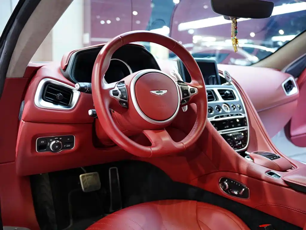Aston Martin DB11 — миниатюра 33