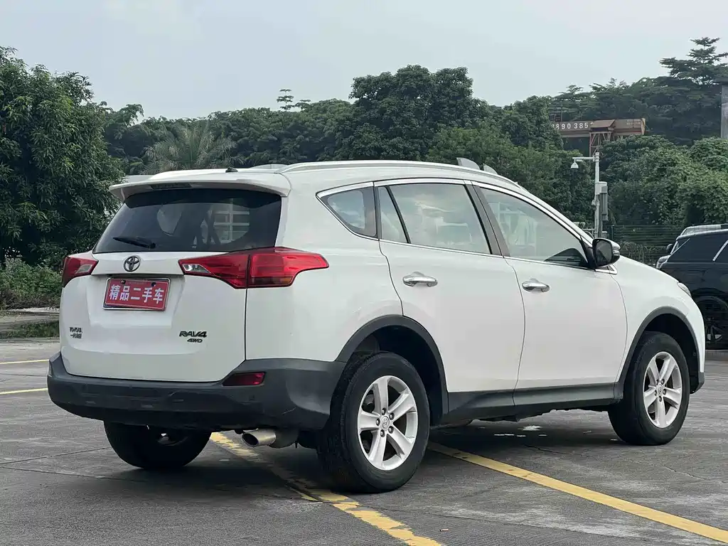 Toyota RAV4 — миниатюра 3