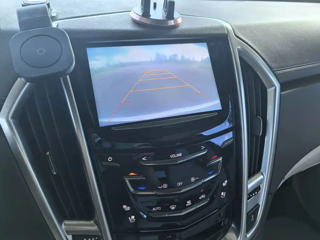 Cadillac SRX — миниатюра 9