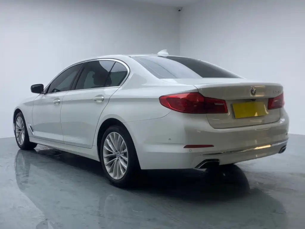 BMW 5 Series — миниатюра 4