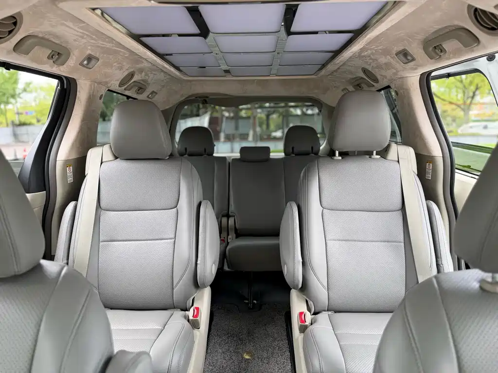 Toyota Sienna — миниатюра 9