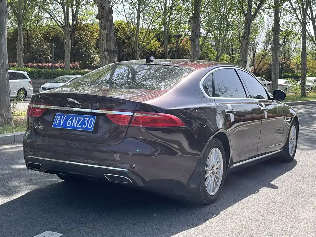 Jaguar XFL — миниатюра 7