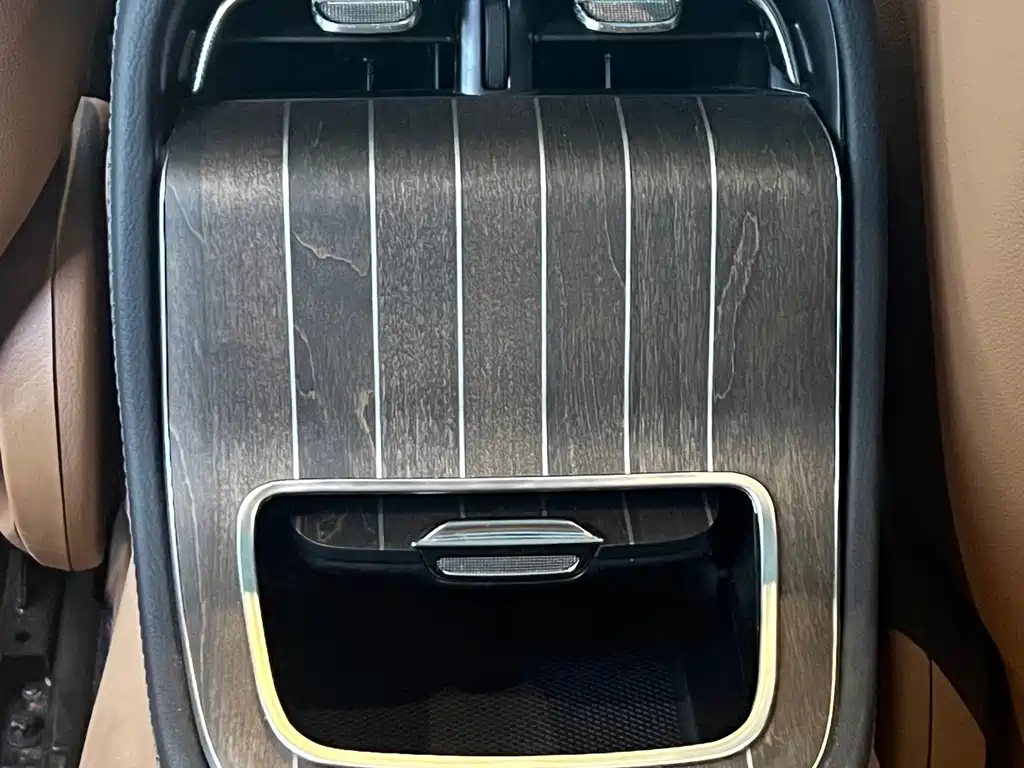 Mercedes-Benz E-Class — миниатюра 10