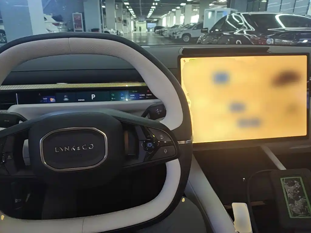 Lynk & Co 10 — миниатюра 10