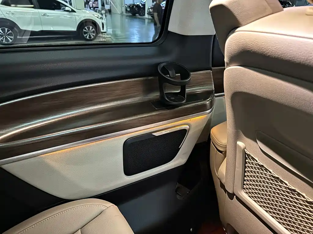 MERCEDES-BENZ V CLASS