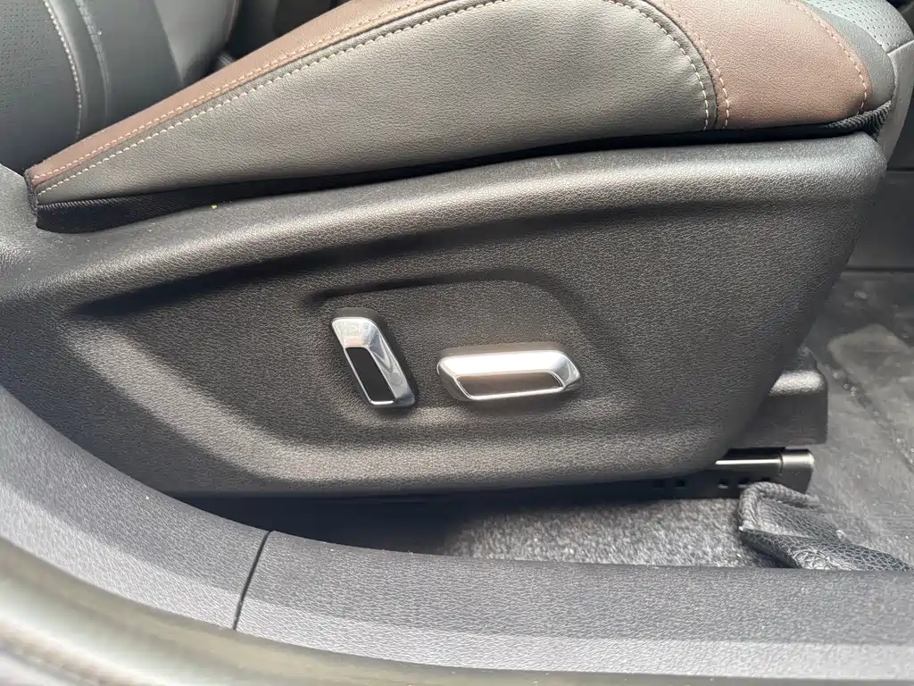 DONGFENG YI HYUN MAX