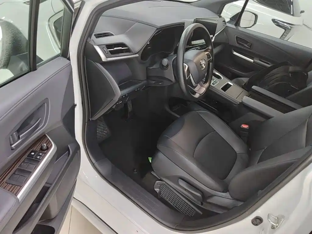 Toyota Granvia — миниатюра 16