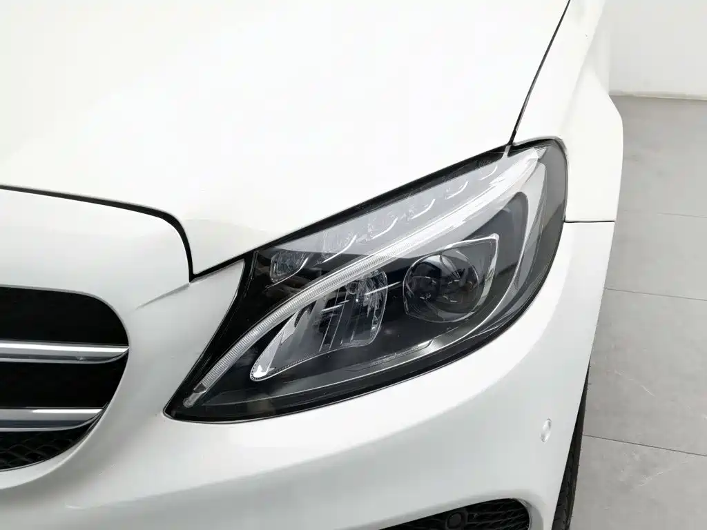 Mercedes-Benz C-Class — миниатюра 7