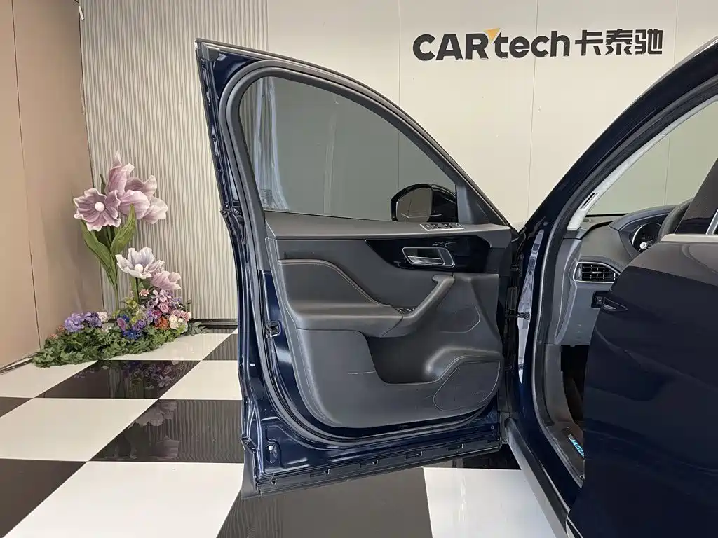 Jaguar F-PACE — миниатюра 16