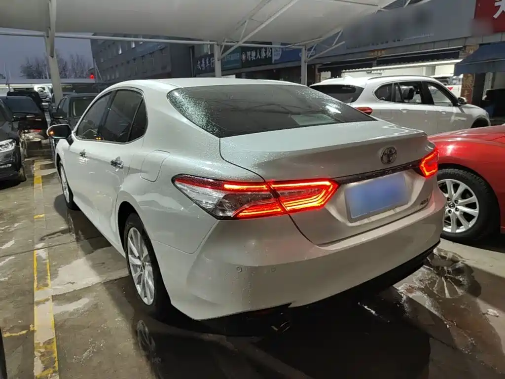 Toyota Camry — миниатюра 5