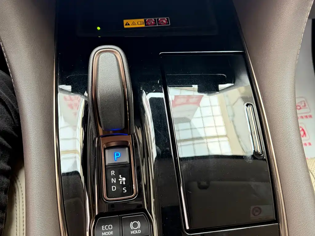 Toyota Alphard — миниатюра 16