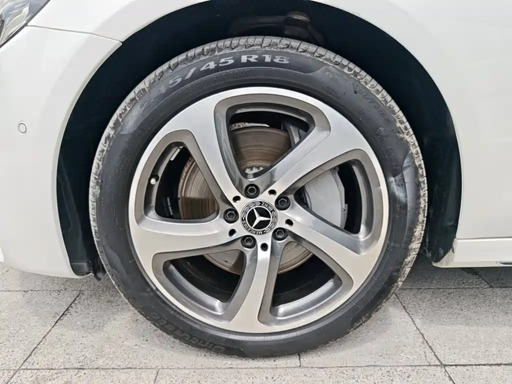Mercedes-Benz E-Class — миниатюра 14