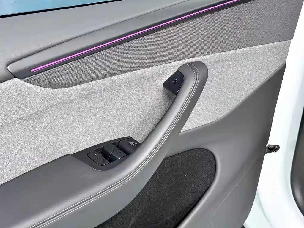 Tesla Model Y — миниатюра 4
