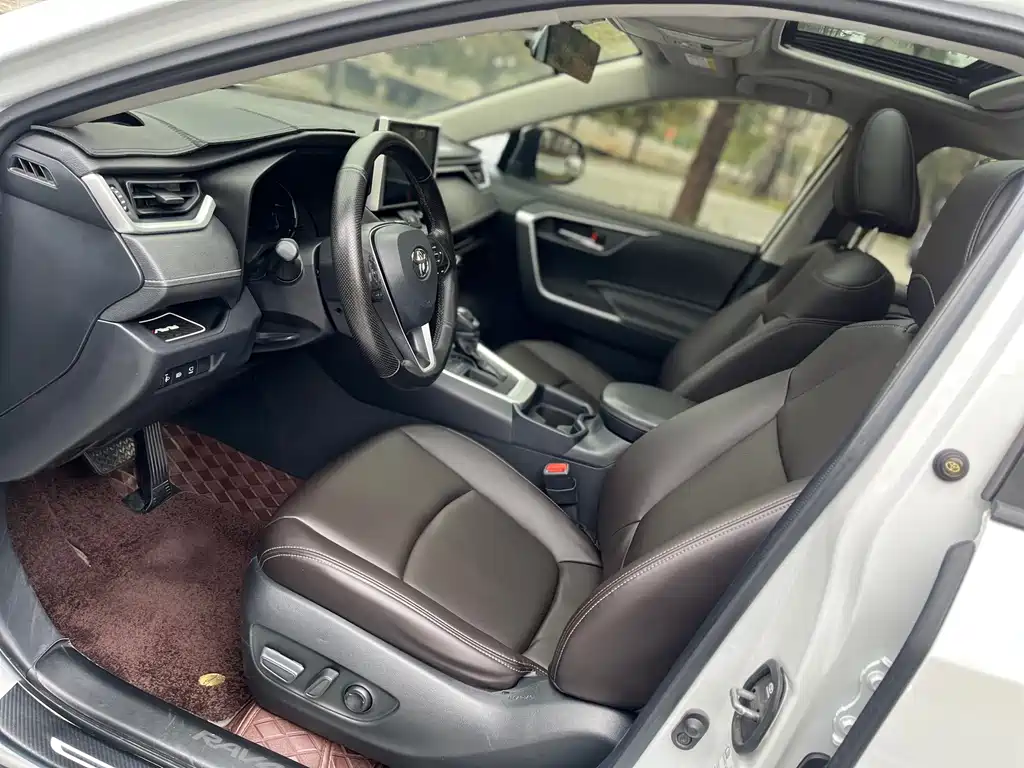 Toyota RAV4 — миниатюра 4