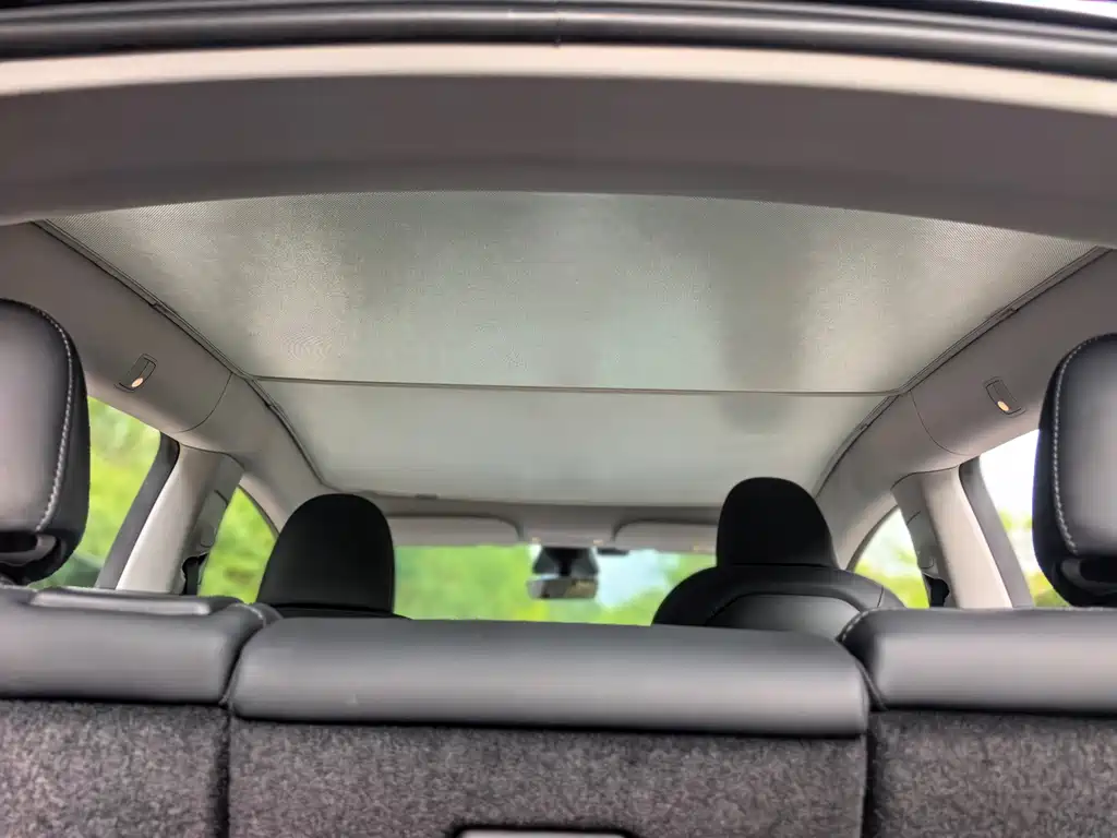 Tesla Model Y — миниатюра 22