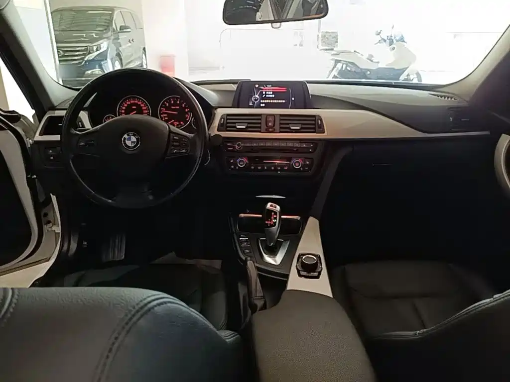 BMW 3 Series — миниатюра 10