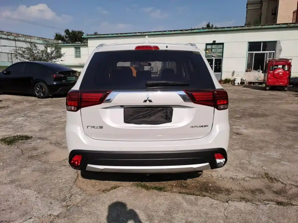 Mitsubishi Outlander — миниатюра 6