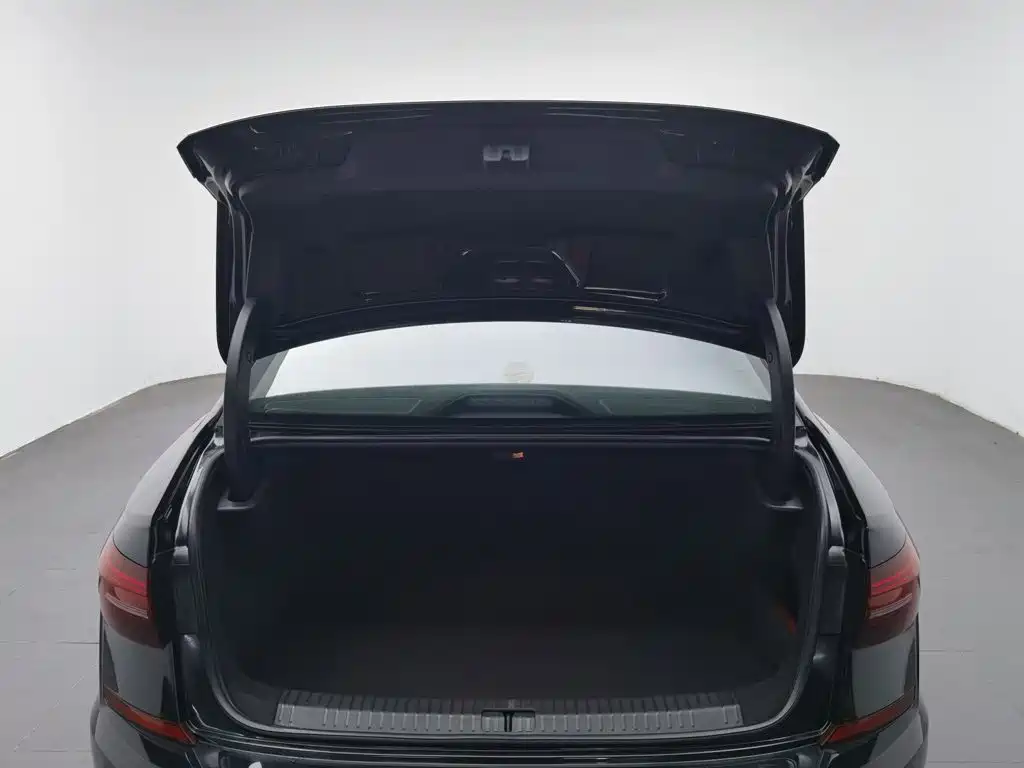 Volkswagen Passat PHEV — миниатюра 16