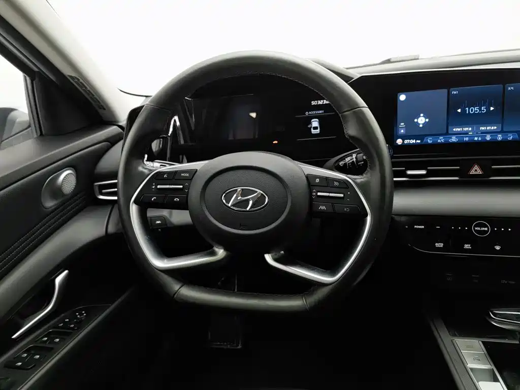 Hyundai Elantra — миниатюра 11
