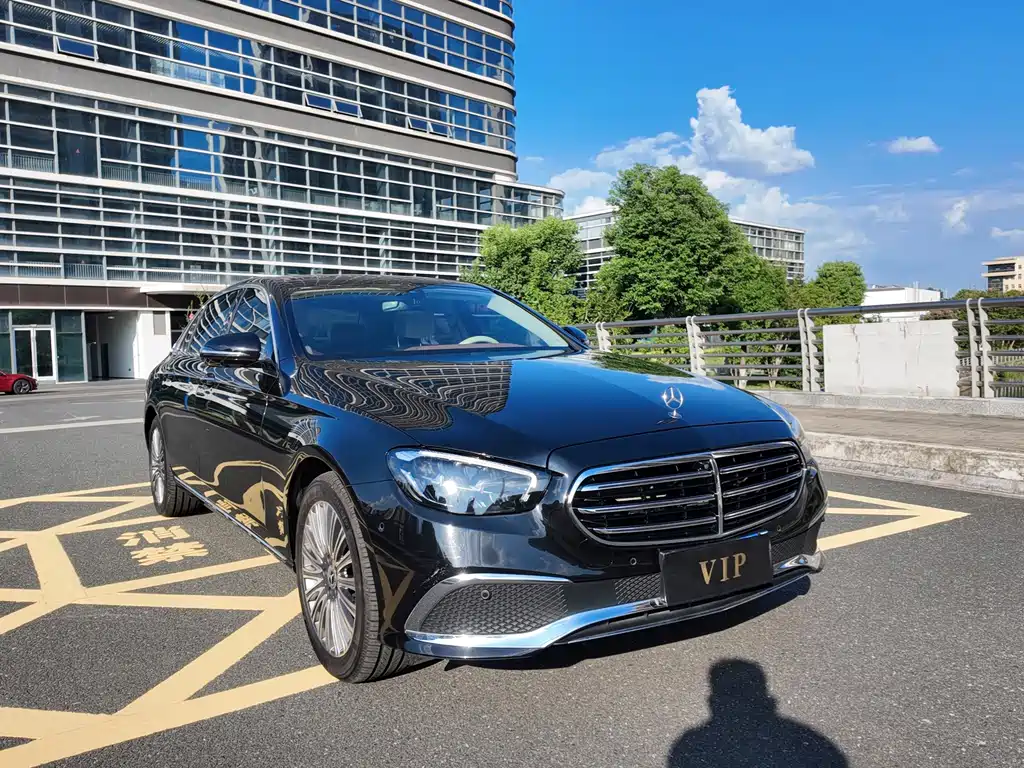 Mercedes-Benz E-Class — миниатюра 8