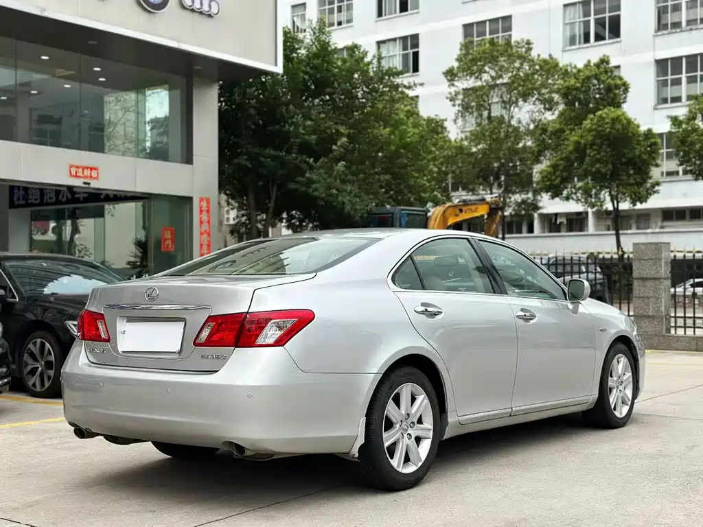 Lexus ES — миниатюра 5