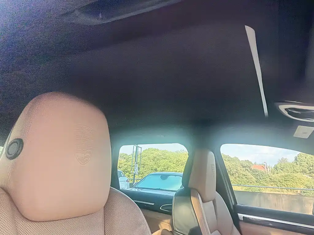 Porsche Cayenne — миниатюра 23