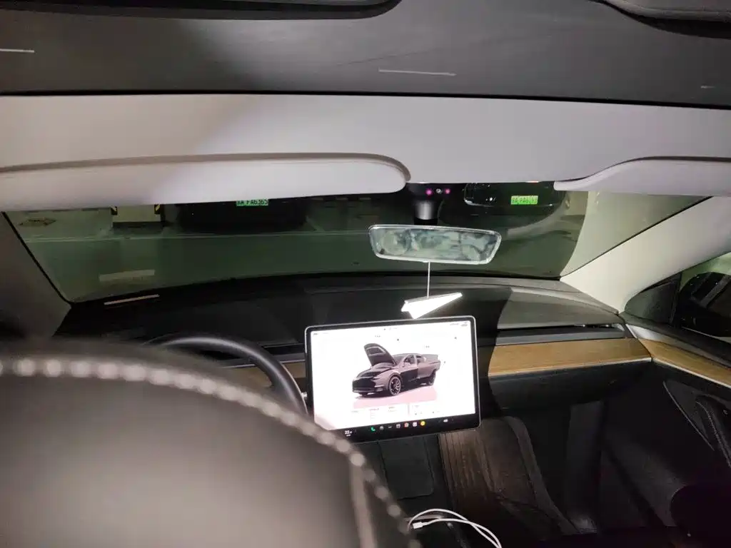 Tesla Model Y — миниатюра 19