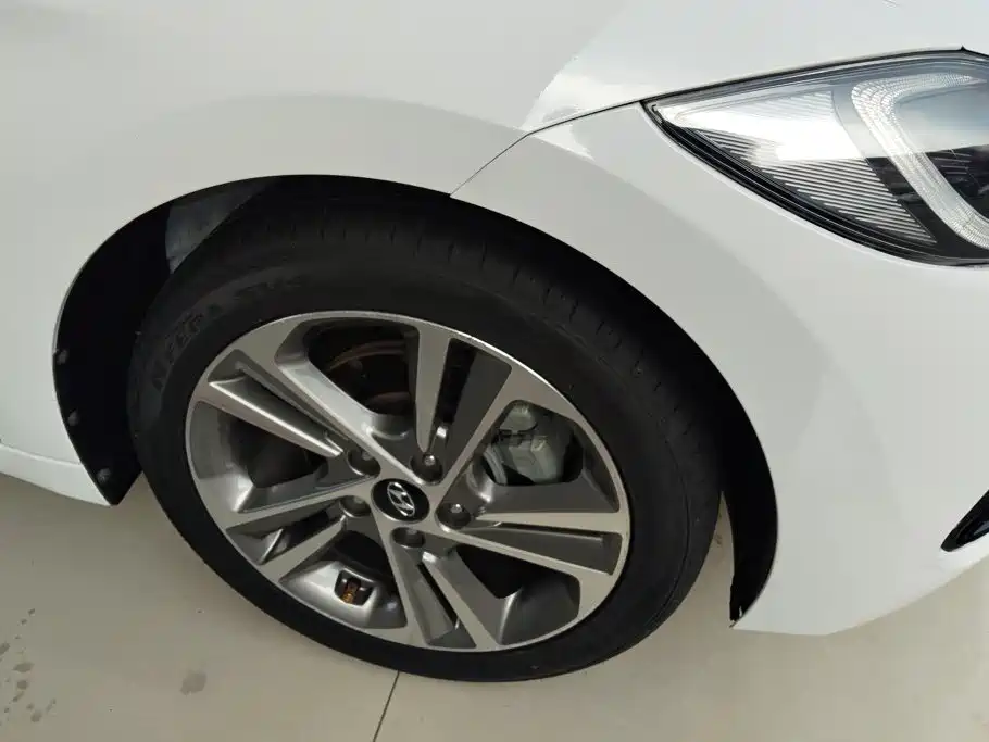 Hyundai Elantra — миниатюра 6