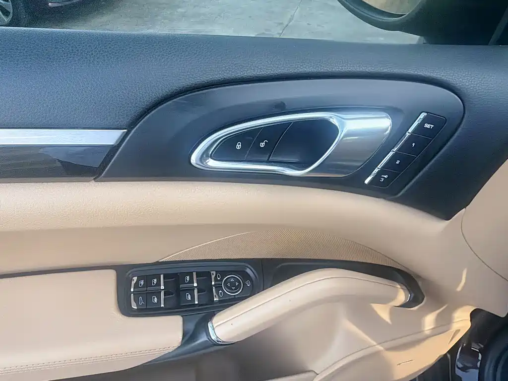 Porsche Cayenne — миниатюра 11
