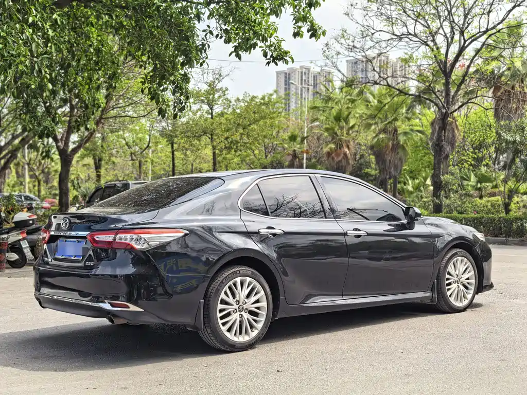 Toyota Camry — миниатюра 4