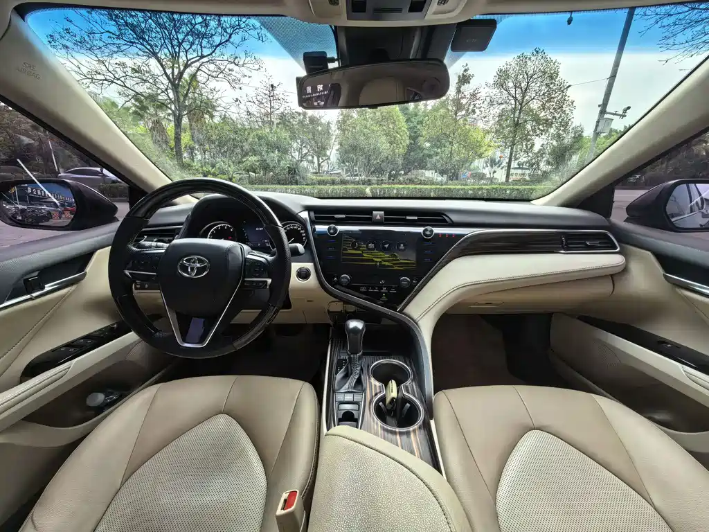 Toyota Camry — миниатюра 8
