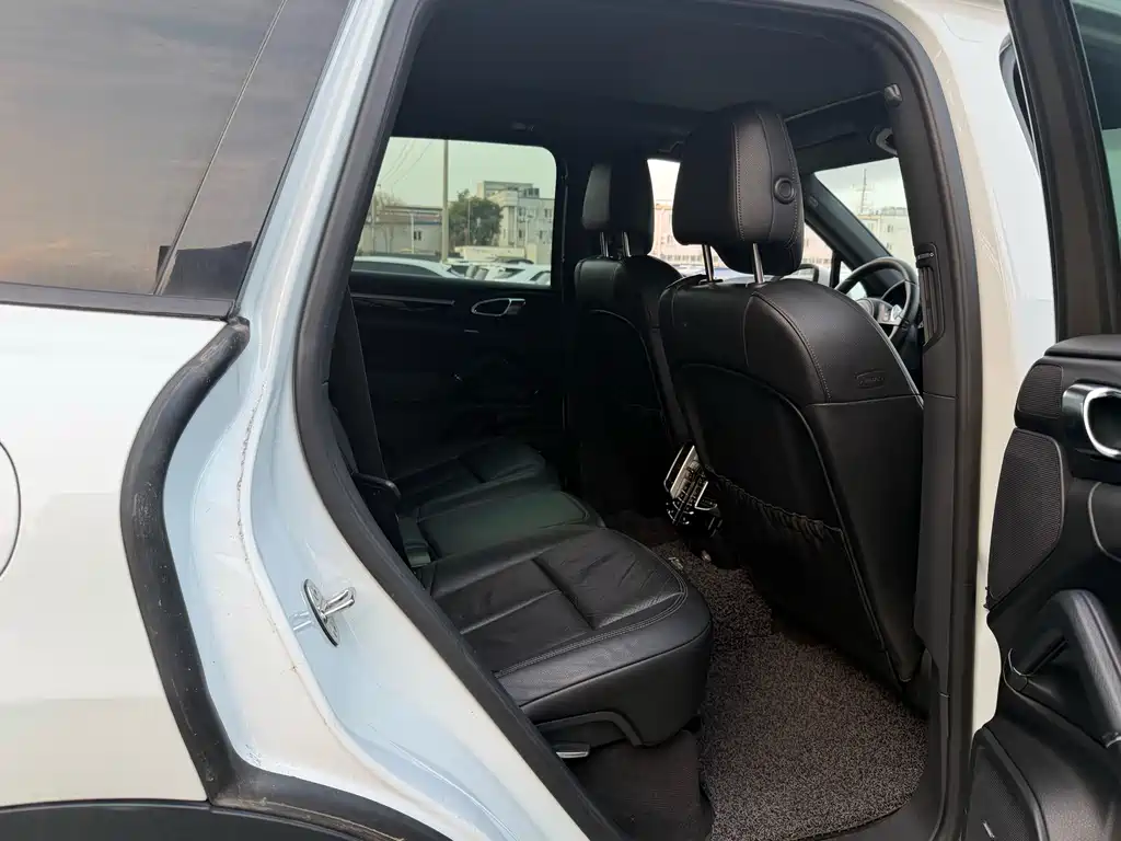 Porsche Cayenne — миниатюра 15