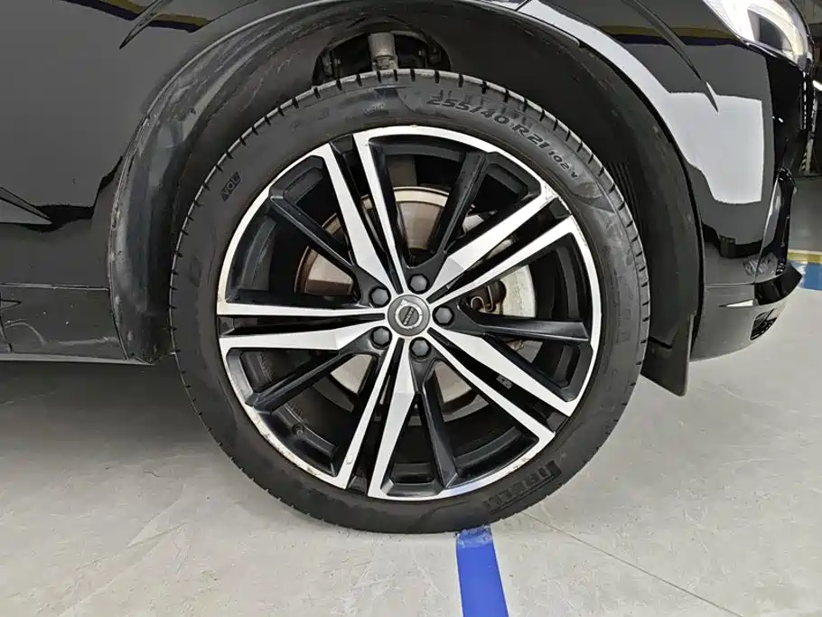 Volvo XC60 PHEV — миниатюра 6