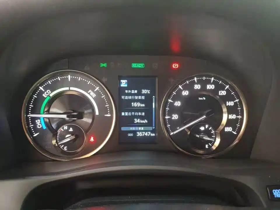Toyota Alphard — миниатюра 6