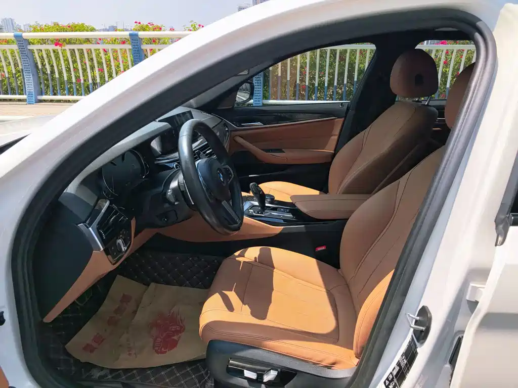 BMW 5 Series — миниатюра 14