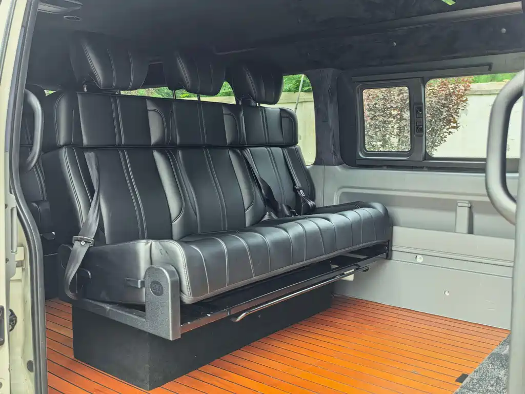 Toyota Hiace — миниатюра 7