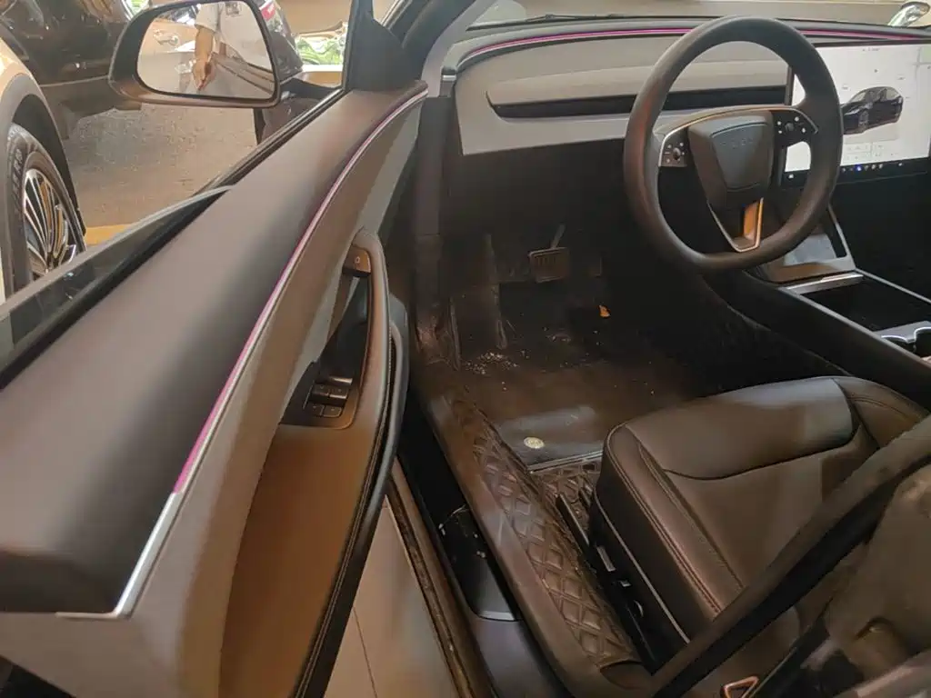 Tesla Model 3 — миниатюра 16