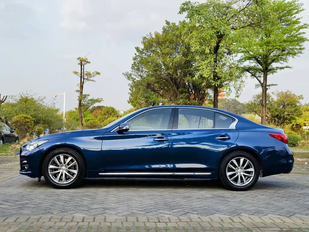 INFINITI Q50L