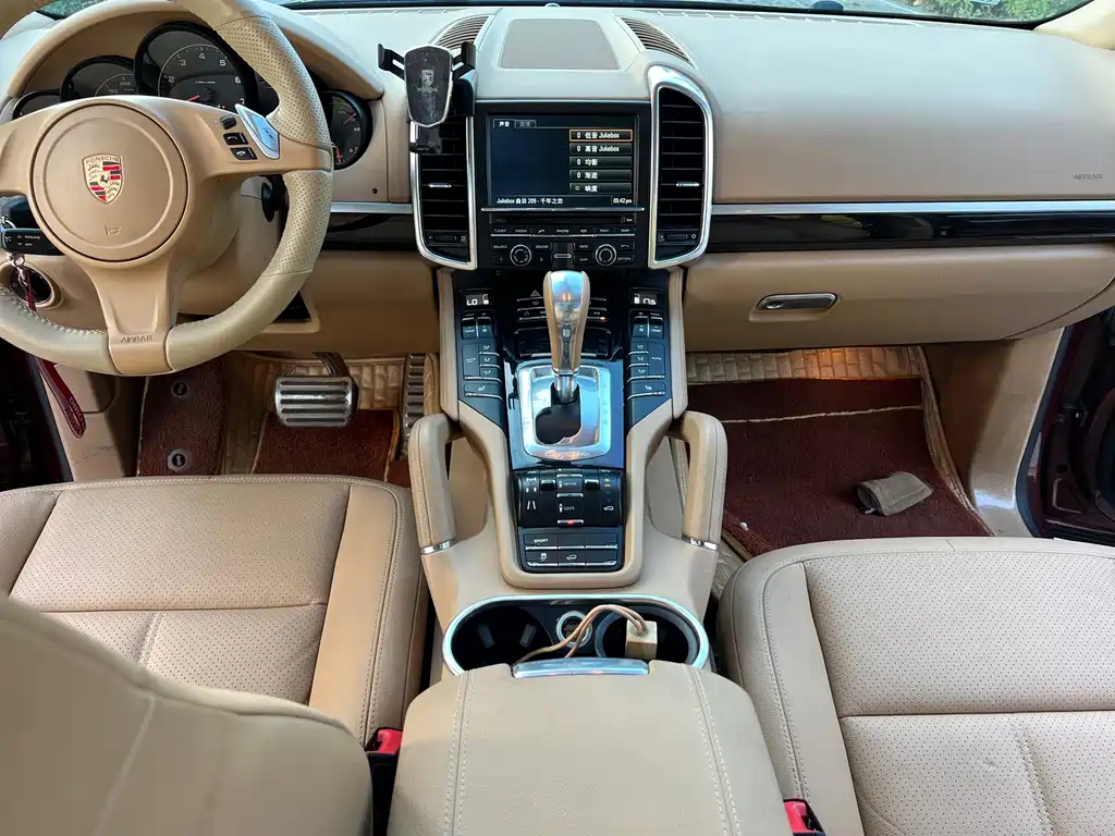 Porsche Cayenne — миниатюра 4