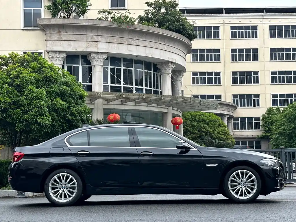 BMW 5 Series — миниатюра 8