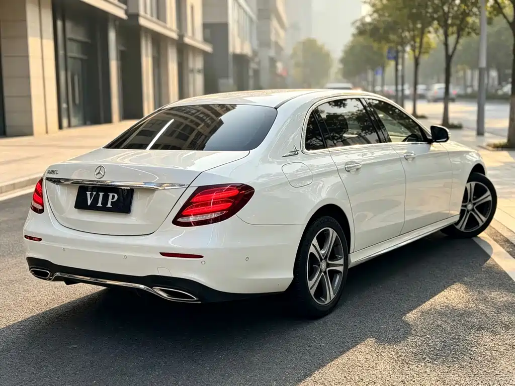 Mercedes-Benz E-Class — миниатюра 9