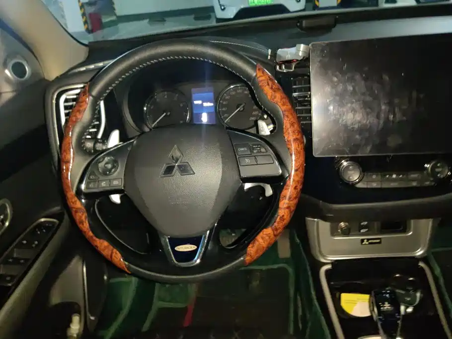 Mitsubishi Outlander — миниатюра 15