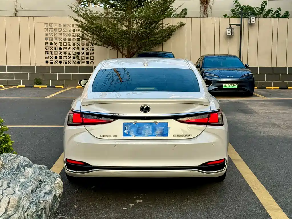 Lexus ES — миниатюра 7