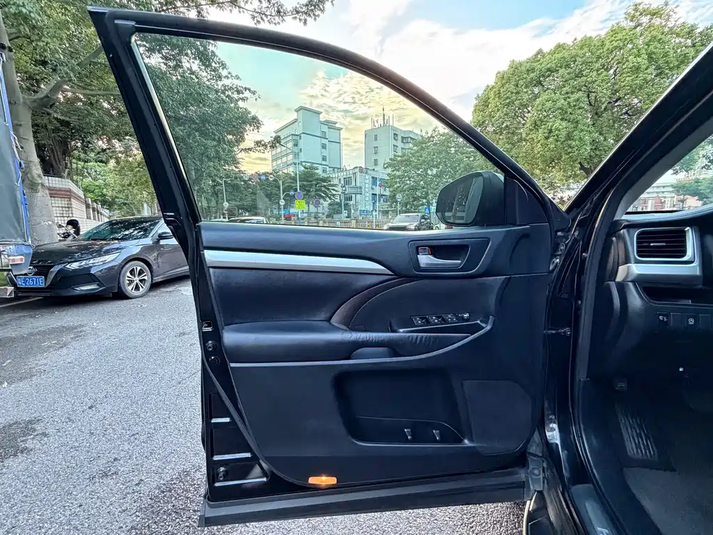 Toyota Highlander — миниатюра 14