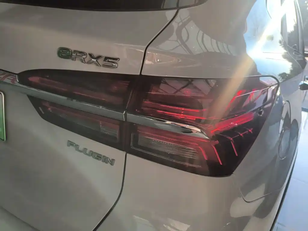 Roewe RX5 New Energy — миниатюра 8