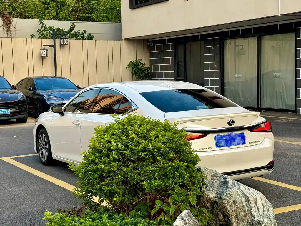 Lexus ES — миниатюра 8